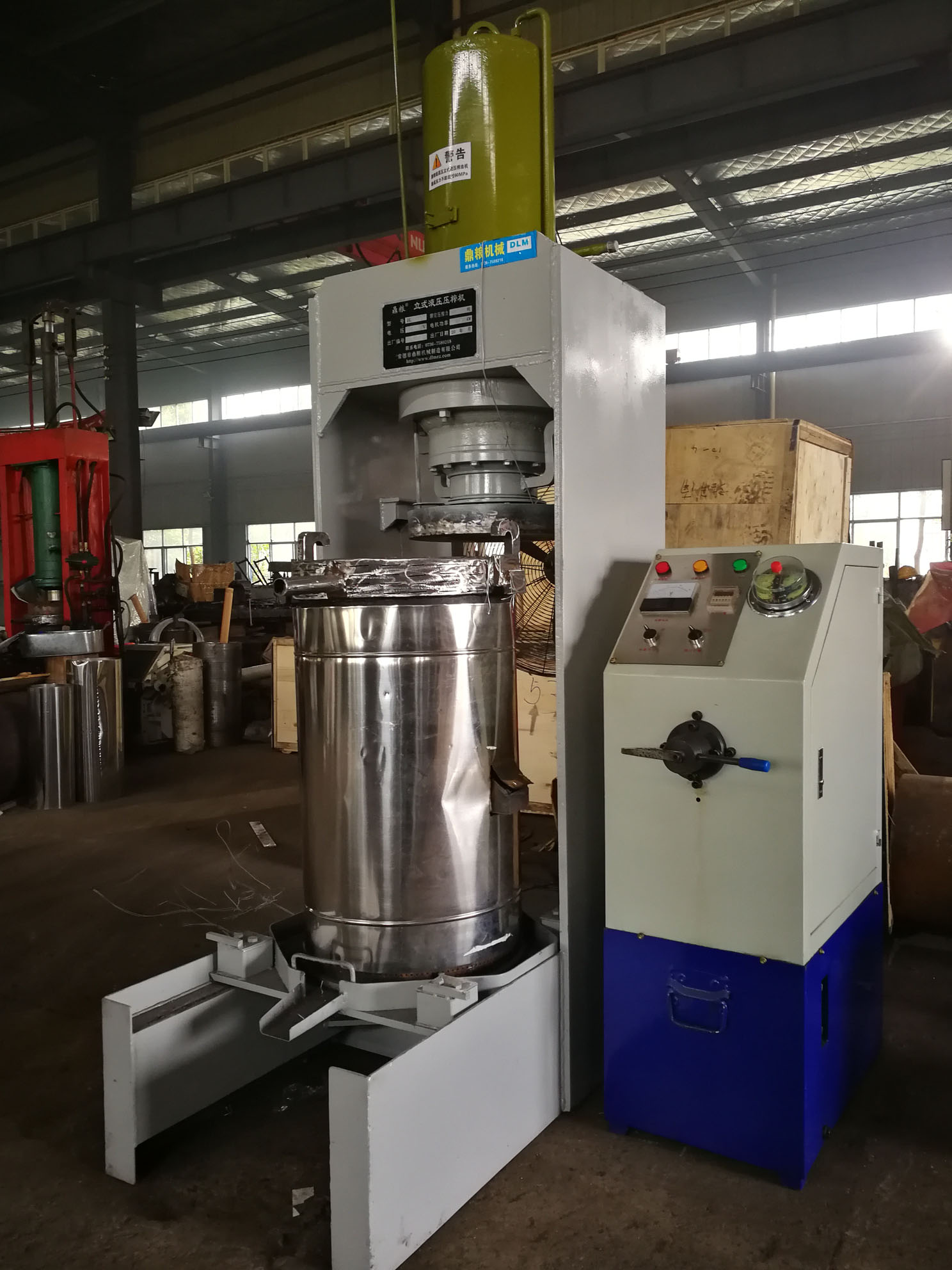 不銹鋼超高壓立式液壓壓榨機，果汁壓榨機，果渣壓榨機，藥材壓榨，油渣處理，白土壓榨